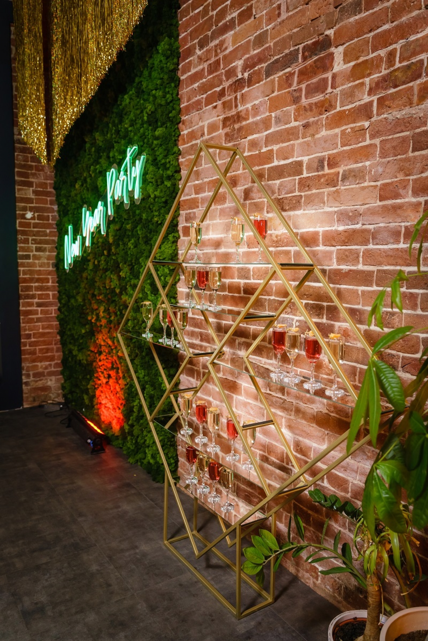 Фуршетная стойка под игристые напитки